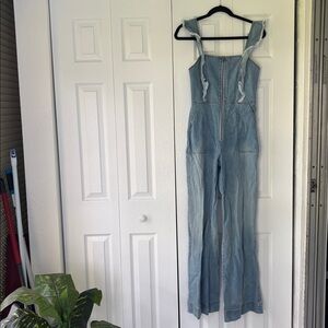Alice + Olivia JEANS Light Blue Denim jumpsuit. Size 27 NWOT